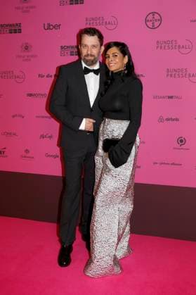 Christian Ulmen mit Ehefrau Collien Ulmen-Fernandes beim 71. Bundespresseball 2024 im Hotel Adlon Kempinski. Berlin, 12.04.2024