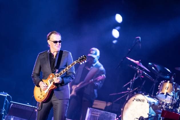 Bilder des Jahres 2024, Entertainment 04 April Entertainment Themen der Woche KW16 Der us-amerikanische Gitarrist und Sänger Joe Bonamassa bei seinem Tourstop in der Quarterback Immobilien Arena Leipzig. Der Bluesgitarrist gilt heute bereits als Rocklegende und hat bereits als Jugendlicher mit Größen wie BB King, Eric Clapton und Jeff Beck gespielt. Joe Bonamassa Leipzig