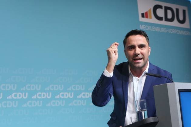 Blick am Sonnabend (13.04.2024) in der Stadthalle der Hanse- und Universitätsstadt Rostock auf den Parteitag der CDU des Landes Mecklenburg Vorpommern. Bei der Veranstaltung wählten die Delegierten Daniel Peters (Hier im Bild) zu ihrem neuen Landesvorsitzenden. Dazu wurde Philipp Amthor, MdB der neue Generalsekretär der Landes-CDU. Außerdem sprach der Bundes- und Fraktionsvorsitzende Friedrich Merz, MdB zu den Gästen.
