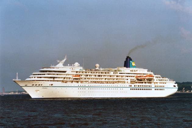 Kreuzfahrt- Archiv - weltweit alte Kreuzfahrtschiffe im Nord-Ostsee Kanal oder in der Kieler Foerde im Bundesland Schleswig-Holstein in Deutschland. u.B.z. MS Amadea im Oktober 2008 Kreuzfahrtschiff
