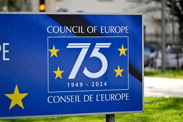 Der Europarat (Council of Europe) ist eine am 5. Mai 1949 gegründete europäische internationale Menschenrechtsorganisation, der 46 Staaten angehören. 2024 wird der Europarat 75 Jahre alt. (Themenbild, Symbolbild) Straßburg, 11.03.2024 Grand Est Frankreich Copyright: xDwixAnoraganingrumx