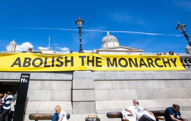 May 5, 2024, London, England, United Kingdom: Anti-monarchy group Republic stage a protest in Trafalgar Square on the first anniversary of the crowning of King Charles III. London United Kingdom - ZUMAs262 20240505_zip_s262_250 Copyright: xTayfunxSalcix