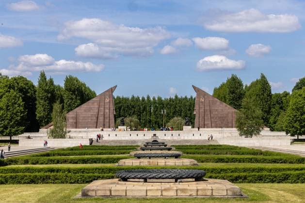 Berlin Tag der Befreiung, Treptower Park, Berlin 79. Jahrestag der Befreiung vom Faschismus - Dank an die Befreier, Tag der Befreiung, Treptower Park, Berlin, 08.05.2024 Copyright: xEibner-Pressefoto JadrankoxMarjax EP_JMC