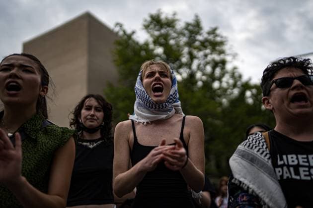 May 9, 2024, Washington, District Of Columbia, USA: Thirty-six hours following the dismantling of the anti-war encampment at GWU, protesters convened at the site to denounce the university and Metropolitan Police Department s actions, which led to the eviction, suspension, and arrest of students. Amidst their grievances, demonstrators also rallied against the continuous Israeli aggression in Gaza. Washington USA - ZUMAt162 20240509_znp_t162_026 Copyright: xNataschaxTahabsemx