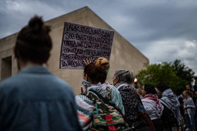 May 9, 2024, Washington, District Of Columbia, USA: Thirty-six hours following the dismantling of the anti-war encampment at GWU, protesters convened at the site to denounce the university and Metropolitan Police Department s actions, which led to the eviction, suspension, and arrest of students. Amidst their grievances, demonstrators also rallied against the continuous Israeli aggression in Gaza. Washington USA - ZUMAt162 20240509_znp_t162_058 Copyright: xNataschaxTahabsemx