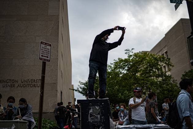 May 9, 2024, Washington, District Of Columbia, USA: Thirty-six hours following the dismantling of the anti-war encampment at GWU, protesters convened at the site to denounce the university and Metropolitan Police Department s actions, which led to the eviction, suspension, and arrest of students. Amidst their grievances, demonstrators also rallied against the continuous Israeli aggression in Gaza. Washington USA - ZUMAt162 20240509_znp_t162_060 Copyright: xNataschaxTahabsemx