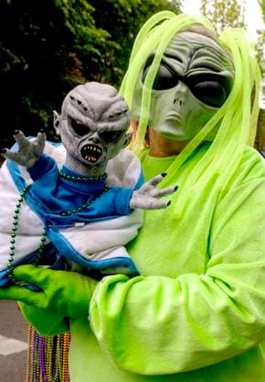 May 18, 2024 - McMinnville, Oregon, USA - The 24th Annual McMenamins UFO Festival commemorates the sighting of a UFO in 1950 by McMinnville farmer Paul Trent, who made several photos of a disc-shaped object hovering over his land. Mcminnville USA - ZUMAce6_ 20240518_zaf_ce6_001 Copyright: xBrianxCahnx