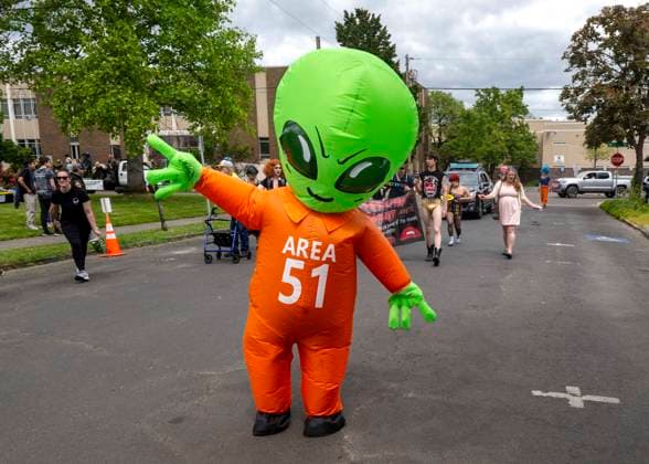 May 18, 2024 - McMinnville, Oregon, USA - The 24th Annual McMenamins UFO Festival commemorates the sighting of a UFO in 1950 by McMinnville farmer Paul Trent, who made several photos of a disc-shaped object hovering over his land. Mcminnville USA - ZUMAce6_ 20240518_zaf_ce6_029 Copyright: xBrianxCahnx