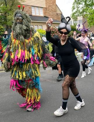 May 18, 2024 - McMinnville, Oregon, USA - The 24th Annual McMenamins UFO Festival commemorates the sighting of a UFO in 1950 by McMinnville farmer Paul Trent, who made several photos of a disc-shaped object hovering over his land. Mcminnville USA - ZUMAce6_ 20240518_zaf_ce6_034 Copyright: xBrianxCahnx