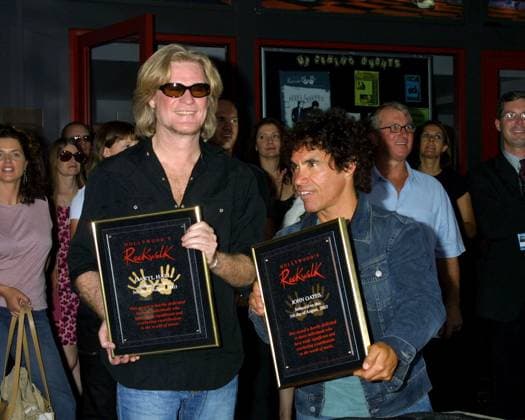 2003 KATHY HUTCHINS HUTCHINS PHOTO.HOLLYWOOD S ROCKWALK INDUCTS.ROCK N SOUL DUO HALL & OATES IN .FROT OF GUITAR CENTER ON SUNSET BLVD,.HOLLYWOOD, CA 8 5 03...DARYL HALL AND JOHN OATES LOS ANGELES CA EDITORIAL USE ONLY Copyright: xx KATHYxHUTCHINSx khphotos209433