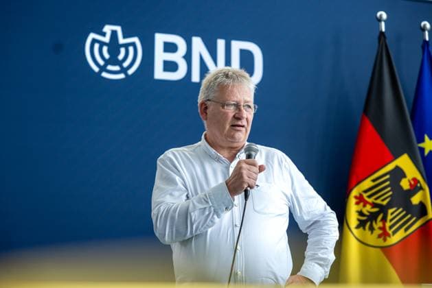 Deutschland, Berlin am 26.05.2024: Dr. Bruno Kahl, Präsident des Bundesnachrichtendienstes (BND) auf dem Stand des BND im Bundeskanzleramt im Rahmen Demokratiefest - 75 Jahre Grundgesetz .