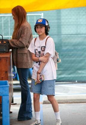Jennifer Lopez and Emme Maribel Muniz visit a Flea Market Featuring: Jennifer Lopez and Emme Maribel Muniz Where: Los Angeles, California, United States When: 02 Jun 2024 Credit: BauerGriffin INSTARimages EDITORIAL USE ONLY. NOT FOR USE BY NEWSPAPERS BASED IN THE UK. Copyright: xBellocqimagesx instar53813172