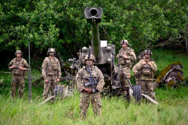 Bilder des Jahres 2024, News 06 Juni News Themen der Woche KW23 News Bilder des Tages Artillerie beim NATO-Manöver Combined Resolve 2024 anlässlich 75 Jahre NATO auf dem Truppenübungsplatz Hohenfels im Landkreis Neumarkt in der Oberpfalz. Bei dem Manöver trainieren ca. 4.000 Soldatinnen und Soldaten aus über zehn Nationen verschiedene komplexe Gefechtssituationen und das Zusammenwirken der unterschiedlichen NATO-Streitkräfte. (Themenbild, Symbolbild) Hohenfels, 03.06.2024 Bayern Deutschland Copyright: xDwixAnoraganingrumx