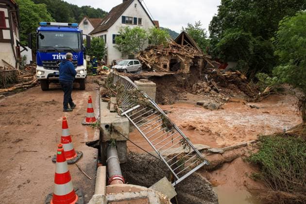 Bilder des Jahres 2024, News 06 Juni News Themen der Woche KW23 News Bilder des Tages Hochwasser, In einem Teilort von Rudersberg liegt nur noch Schutt und Asche. Seit Tagen kämpfen die Helfer in Bayern und Baden-Württemberg gegen die Flut und ihre Folgen. Die Hochwasserlage ist weiter dynamisch und unübersichtlich. Viele kleine Gemeinden sind betroffen, mancherorts spitzt sie sich die Lage sogar zu Rudersberg Baden-Württemberg Deutschland Klaffenbach