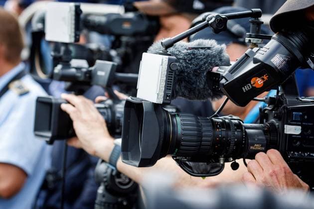 Symbolfoto Presse DEU Deutschland Brandenburg Selchow, 05.06.2024, Fotografen, Kamerateams und andere Pressevertreter stehen bei der ILA 2024 bei einem Pressetermin, Symbolfoto Presse.