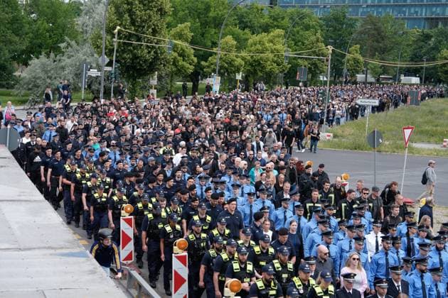 Bilder des Jahres 2024, News 06 Juni News Themen der Woche KW23 News Bilder des Tages Schweigemarsch für den Mannheimer Polizisten Rouven L. Schweigemarsch und Schweigeminute für den durch einen Islamisten ermordeten Mannheimer Polizisten Rouven L. in Berlin Berlin Berlin GER