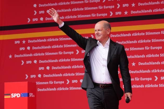 Bilder des Jahres 2024, News 06 Juni News Themen der Woche KW23 News Bilder des Tages SPD Abschlusskundgebung zur Europawahl in Duisburg Bundeskanzler Olaf Scholz winkt dem Publikum nach seiner energischen Rede beim Abschluss des Europawahlkampf der SPD , Duisburg, 08.06.2024 Duisburg Nordrhein-Westfalen Deutschland