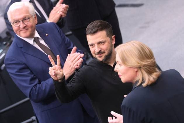 Bilder des Jahres 2024, News 06 Juni News Themen der Woche KW24 News Bilder des Tages Berlin, Deutschland, 11.06.2024: Deutscher Bundestag: Sondersitzung des Deutschen Bundestags: L-R: Frank-Walter Steinmeier, der ukrainische Präsident Wolodymyr Selenskyj nach seiner Rede, Bärbel Bas Copyright: xdtsxNachrichtenagenturx dts_39554