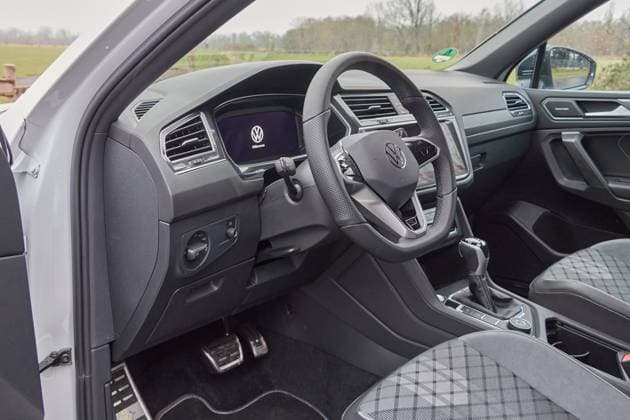 VW Tiguan Allspace R 4Motion Innenraum - VW (Volkswagen) Tiguan Allspace R 4Motion - 180kW (245PS) - Erstzulassung 09.2021 - Pressefahrzeug - alle Angabe ohne Gewaehr.