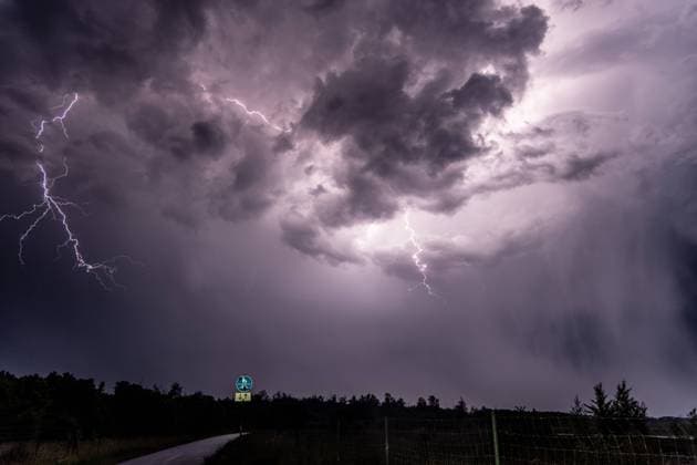 Bilder des Jahres 2024, News 06 Juni News Themen der Woche KW25 News Bilder des Tages Dramatische Gewitter im Landkreis Leipzig. Blitze durchzucken den Himmel. Sturm Blitz