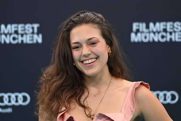 Katharina Scheuba (Schauspielerin), Einzelbild,angeschnittenes Einzelmotiv,Portraet,Portrait,Porträt. Roter Teppich,Red Carpet,Eroeffnung 41.Filmfest Muenchen am 29.06.2024 Gasteig HP8.