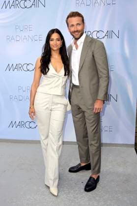 Amira Pocher mit Freund Christian Düren bei der Marc Cain Fashion Show Pure Radiance - Frühjahr Sommer 2025 auf der Berlin Fashion Week S S 2025 in der Kolonnade mit Triumphtor am Neuen Palais. Potsdam, 02.07.2024