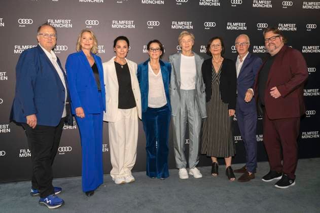 Bilder des Jahres 2024, Entertainment 07 Juli Entertainment Themen der Woche KW27 Entertainment Bilder des Tages Christoph Ott, Trine Dyrholm, Desiree Nosbusch, Alexandra Hoesdorff, Lot Vekemans, Claudia Tronnier, Michael Lehmann und Gast bei der Premiere des Kinofilms Poison - Eine Liebesgeschichte auf dem 41. Filmfest München 2024 in der Astor Filmlounge. München, 05.07.2024