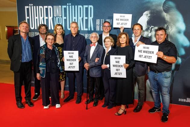 Bilder des Jahres 2024, Entertainment 07 Juli Entertainment Themen der Woche KW28 Entertainment Bilder des Tages Premiere - Führer und Verführer Robert Stadlober, Joachim Lang, Fritz Karl, Franziska Weisz and Till Derenbach bei der Kino Premiere zu Führer und Verführer im Delphi-Filmpalast Kino am 11.07.2024 in Berlin. Copyright: xEventpressxKochanx