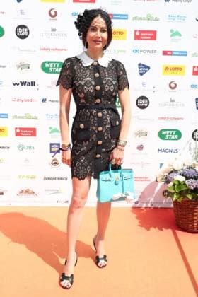 07.07.2024, Hamburg, Pferdesport, Prominenz rund um das 155. Deutsche Derby: Rafaella Nussbaum (Ehefrau von Jack White) Hamburg Deutschland