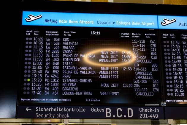 Bilder des Jahres 2024, News 07 Juli News Themen der Woche KW 29 News Bilder des Tages Weltweite IT Panne. Auswirkungen für den Flughafen Köln Bonn 19.07.2024. Annuliert, Neue Zeit, Canceled auf den Anzeigetafeln in den Terminals - Die Software Update Panne von der Firma CrowdStrike auf Microsoft Systemen hat auch für Ausfälle beim Check In beim Flughafen Köln Bonn (Airport CGN) gesorgt. Ausgerechnet am stärksten Tag mit den meisten Abfertigungen des Jahres kam es zu zusätzlichen Beeinträchtigungen (Airport CGN) gesorgt. Köln Nordrhein-Westfalen Deutschland Copyright: xBonn.digitalx xMarcxJohnx