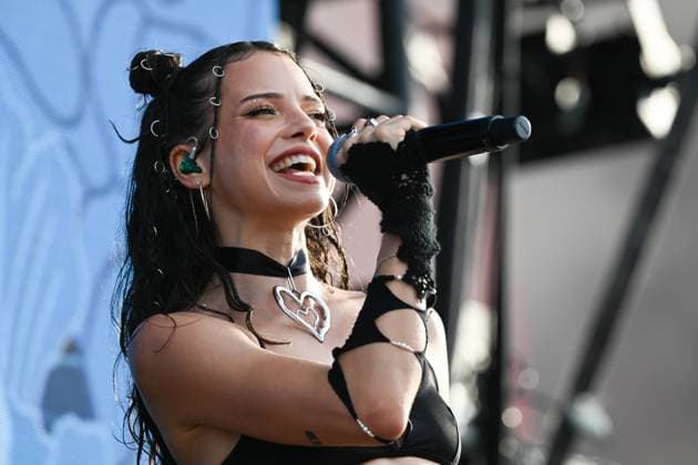 Bilder des Jahres 2024, Entertainment 07 Juli Entertainment Themen der Woche KW 29 Entertainment Bilder des Tages Gute Stimmung auf dem Deichbrand- Festival 2024 Nina Chuba begeistert bei ihrem Auftritt am 19.07.2024 die Festivalbesucher mit ihren bekannten Songs. Nordholz Niedersachsen Deutschland