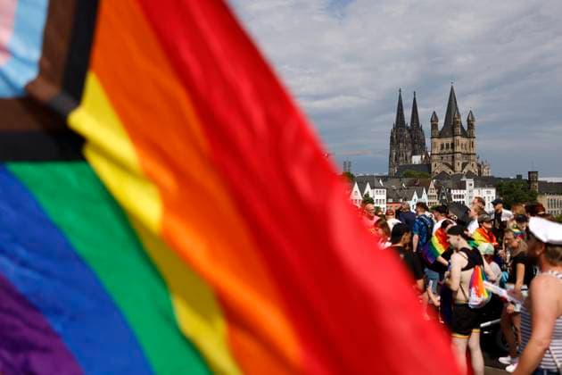 Bilder des Jahres 2024, News 07 Juli News Themen der Woche KW 29 News Bilder des Tages Regenbogenfarben vor dem Kölner Dom zu sehen bei der CSD-Parade im Rahmen des Cologne Pride 2024. Köln, 21.07.2024 NRW Deutschland Copyright: xChristophxHardtx