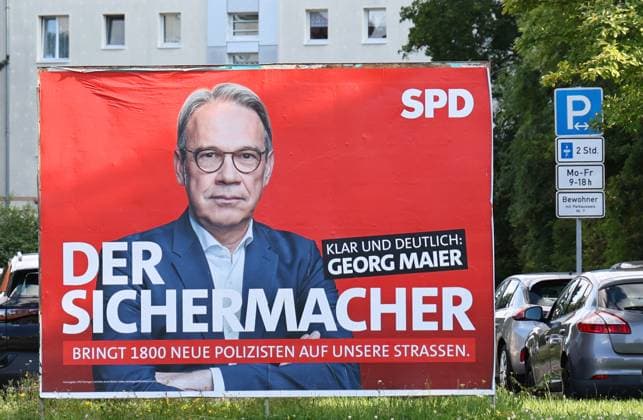 Wahlplakate 28.07.2024, Soemmerda, Wahlplakat zur Landtagswahl am 01.09.2024 in Thueringen im Bild: Grossflaechenplakat der SPD - Klar und deutlich - Georg Maier - Der Sichermacher - bringt 1800 Polizisten auf unsere Strassen