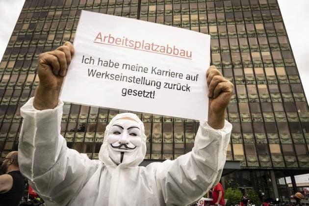 Bilder des Jahres 2024, News 08 August News Themen der Woche KW32 News Bilder des Tages Vor der Aufsichtsratssitzung bei TKS in Duisburg. ** NUR FÜR REDAKTIONELLE ZWECKE ** EDITORIAL USE ONLY **<p>Sigmar Gabriel, Detlef Wetzel, Tekin Nasikkol, Roc Stellvertr. Betr Rat HKM Vor der Aufsichtsratssitzung bei TKS in Duisburg am Freitag, 9. August 2024. Es wird eine Entscheidung über den Lauf der Dinge in der Stahlproduktion erwartet. Duisburg NRW Duisburg Copyright: STEFANxAREND