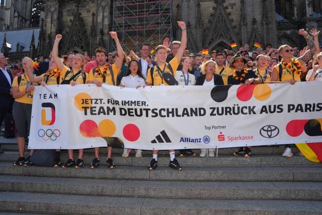 Bilder des Jahres 2024, News 08 August News Themen der Woche KW33 News Bilder des Tages Empfang der Deutschen Olympia Mannschaft 2024 in Koeln Nancy Faeser gemeinsam mit Heriette Reker mit der Deutschen Olympia Mannschaft 2024 am Koelner Hauptbahnhof, Koeln, 12.08.2024 Koeln Nordrhein-Westfalen Deutschland