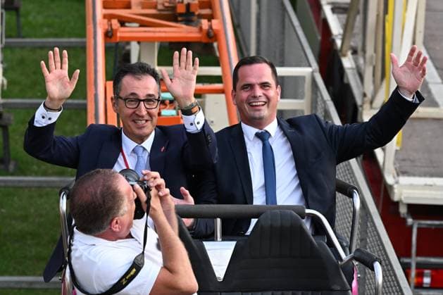 Bilder des Jahres 2024, News 08 August News Themen der Woche KW33 726. Stoppelmarkt Eroeffnung mit Cem Özdemir ( Bundesminister für Ernährung und Landwirtschaft Bündnis 90 Die Grünen) und Kater Kater In Vechta hat am Donnerstag (15.08.2024) der 726. Stoppelmarkt begonnen. Ehrengast Bundeslandwirtschaftsminister Cem Özdemir gemeinsam mit Vechtas Bürgermeister Kristian Kater auf dem 726. Stoppelmark in der Wilden Maus