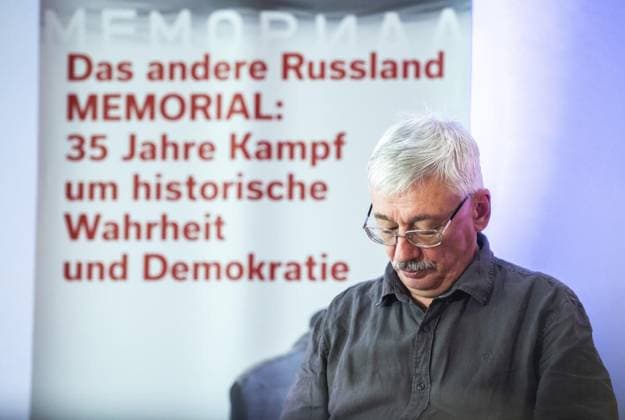 Bilder des Jahres 2024, Entertainment 08 August Entertainment Themen der Woche KW34 Entertainment Bilder des Tages KUNSTFEST WEIMAR 2024 - AUSSTELLUNG DAS ANDERE RUSSLAND MIT OLEG ORLOW, FRIEDENSNOBELPREISTRÄGER 2022 ** NUR FÜR REDAKTIONELLE ZWECKE ** EDITORIAL USE ONLY **<p>21 08 2024-Weimar: Kunstfest Weimar 2024 Bauhaus-Museum Ausstellung Das andere Russland der russischen Menschenrechtsorganisation Memorial im Foto: Oleg Orlow, Friedensnobelpreisträger 2022, Menschenrechtler und Mitbegründer der Organisation, bei der Pressekonferenz vor der Ausstellungseröffnung ( Deutschland Thueringen Weimar Copyright: SaschaxFromm