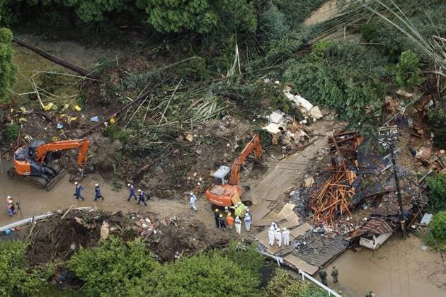 Landslide in central Japan Photo taken from a Kyodo News helicopter on Aug. 28, 2024, shows rescue operations under way at the site of a landslide that occurred the previous day in Gamagori in Aichi Prefecture, as heavy rain hit the central Japan city due to the approach of Typhoon Shanshan.  A14AA0003343935P