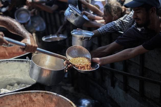 September 2, 2024, Gaza, Gaza, Palestine: September 3, 2024, Gaza, Palestine: Palestinians in Khan Yunis line up for a free meal in Khan Yunis, Gaza Strip, Tuesday, September 3, 2024. International relief agencies say Gaza is suffering from shortages of food, medicine and other basic supplies as a result of. From the ongoing eleven-month war between Israel and Hamas Gaza Palestine - ZUMAa249 20240902_znp_a249_011 Copyright: xSaherxAlghorrax