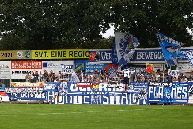 Fußball I Herren I Saison 2024 2025 I Regionalliga Nord I 8.Spieltag I SV Todesfelde - VFB Oldenburg I 07.09.2024 Fans vom VFB Oldenburg Todesfelde Joda Sportpark Schleswig-Holstein Deutschland Copyright: xLobeca RalfxHomburgx