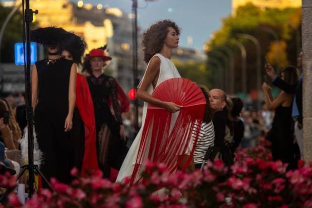 September 7, 2024, Madrid, Spain: A model parades under the Puerta de Alcala during the inauguration of Madrid es Moda. Madrid es Moda opened Madrid Fashion Week with a fashion show at the Puerta de Alcala. The show was organised by Madrid City Council and 50 models showed off the designs of 28 designers. Madrid Spain - ZUMAs197 20240907_aaa_s197_228 Copyright: xDavidxCanalesx