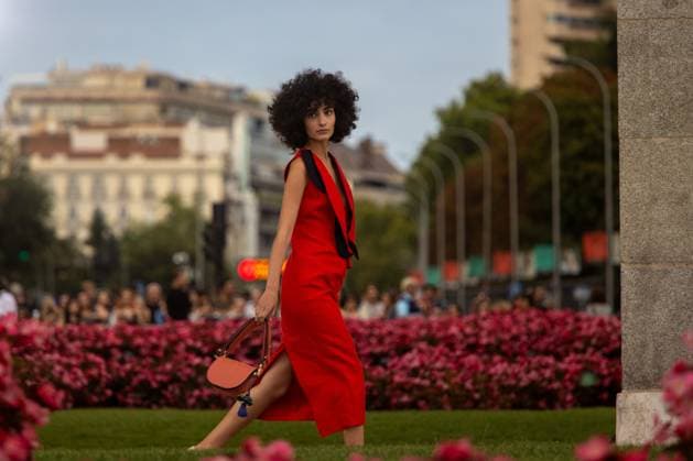September 7, 2024, Madrid, Spain: A model parades under the Puerta de Alcala during the inauguration of Madrid es Moda. Madrid es Moda opened Madrid Fashion Week with a fashion show at the Puerta de Alcala. The show was organised by Madrid City Council and 50 models showed off the designs of 28 designers. Madrid Spain - ZUMAs197 20240907_aaa_s197_231 Copyright: xDavidxCanalesx