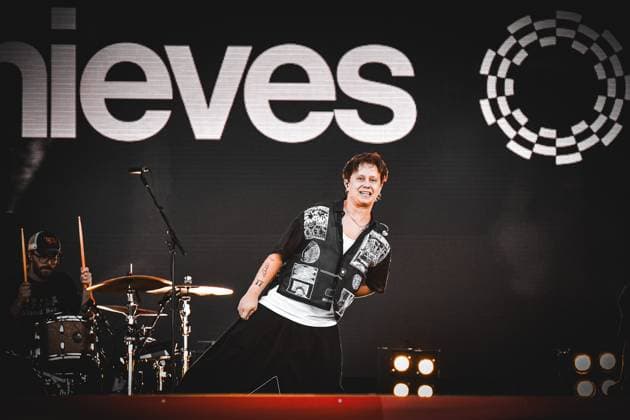 Bilder des Jahres 2024, Entertainment 09 September Entertainment Themen der Woche KW36 Entertainment Bilder des Tages Entertainment Musik, Lollapalooza Berlin 2024 08.09.2024, xdanx, Entertainment Musik, Lollapalooza Berlin 2024, v.l. Die Band INothing but Thieves stehen beim Lollapalooza Festival im Berliner Olympiastadion auf der Buehne. Die achte Ausgabe des Musikfestivals findet am Wochenende des 7. und 8. September 2024 im Olympiastadion und Olympiapark in Berlin statt. Berlin Olympiastadion Berlin Berlin Deutschland (DE) Copyright: xDanielxLakomskix