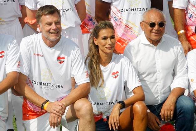 Bilder des Jahres 2024, Entertainment 09 September Entertainment Themen der Woche KW36 Entertainment Bilder des Tages Thomas Helmer, Yasmina Filali und Felix Magath beim Benefiz Fussballspiel Kicken mit Herz zugunsten der Kinder Herzstation der Universitaetsklinik Eppendorf am 8.09.2024 in Hamburg Kicken mit Herz 2024 Benefiz Event in Hamburg