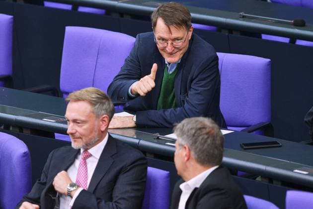 Bilder des Jahres 2024, News 09 September News Themen der Woche KW37 News Bilder des Tages Berlin, Deutschland, 13.09.2024: Deutscher Bundestag: 186. Bundestagssitzung - Haushaltswoche: L-R: Bundesminister der Finanzen Christian Lindner (FDP), Klar Lauterbach, Bundesminister für Wirtschaft und Klimaschutz Robert Habeck (Bündnis90 Die Grünen) Copyright: xdtsxNachrichtenagenturx dts_46231