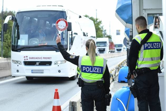 Bilder des Jahres 2024, News 09 September News Themen der Woche KW38 News Bilder des Tages Grenzkontrollen an der deutsch-österreichischen Grenze am 17.09.2024 am Grenzübergang Walserberg Grenzkontrollen der Bayerischen Bereitschaftspolizei und Bundespolizei am 17.09.2024 an der deutsch-österreichischen Grenze am Grenzübergang Walserberg.