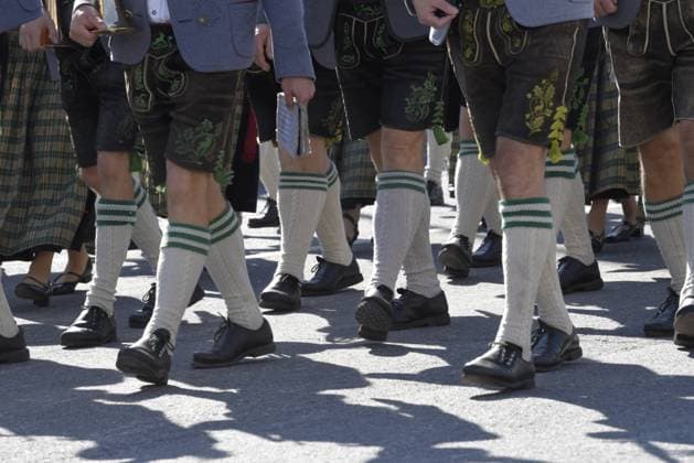 Bilder des Jahres 2024, News 09 September News Themen der Woche KW38 News Bilder des Tages Trachten- und Schützenzug am Oktoberfest in München 2024 Ein besonderer Höhepunkt des Oktoberfest ist der Trachten- und Schützenzug am Eröffnungswochenende durch die Münchner Innenstadt vor tausenden begeisterter Zuschauern aus aller Welt. Mehr als 9000 Teilnehmer aus ganz Deutschland und angrenzenden Ländern bilden mit ihren farbenprächtigen Folklore- , Trachten- und Musikgruppen einen rund 7 Kilometer langen Festzug. Neben Brauchtum und Folklore geben die Prachtgespanne der Münchner Brauereien und 40 festlich geschmückte Kutschen der Großveranstaltung einen fotogenen Rahmen.