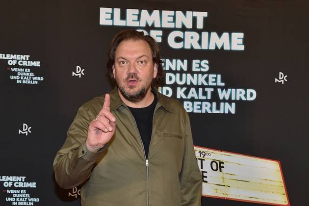 Bilder des Jahres 2024, Entertainment 09 September Entertainment Themen der Woche KW39 Entertainment Bilder des Tages Charly Hübner DOKU mit ELEMENT OF CRIME Charly Huebner Ankunft zur Premiere Der neue Dokumentarfilm von Charly Hübner mit der Band ELEMENT OF CRIME in WENN ES DUNKEL UND KALT WIRD IN BERLIN am 25.09.2024