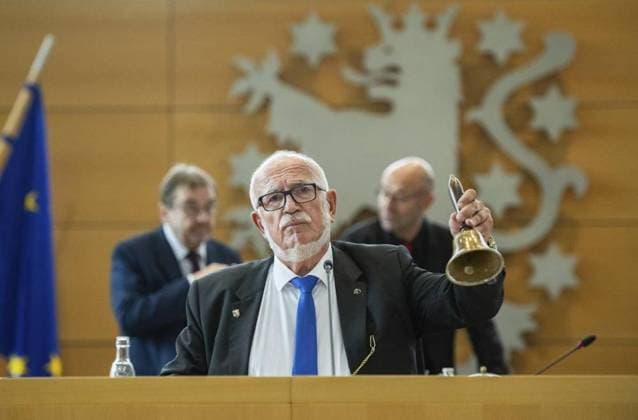 Bilder des Jahres 2024, News 09 September News Themen der Woche KW39 News Bilder des Tages 8. THÜRINGER LANDTAG - 1. PLENARSITZUNG - KONSTITUIERENDE SITZUNG ** NUR FÜR REDAKTIONELLE ZWECKE ** EDITORIAL USE ONLY **<p>26 09 2024-Erfurt: Thüringer Landtag 8. Wahlperiode 1. Plenarsitzung Konstituierende Sitzung im Foto: Jürgen Treutler (AfD), Alterspräsident des Thüringer Landtags Deutschland Thueringen Erfurt Copyright: SaschaxFromm