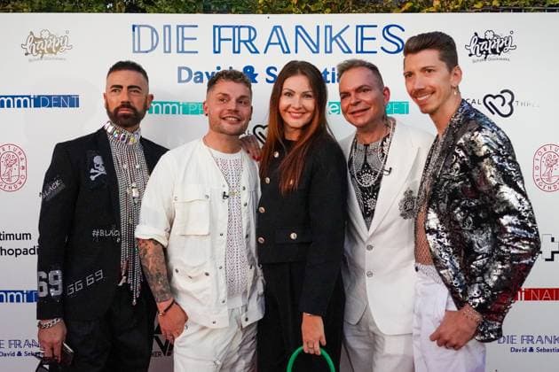 Bilder des Jahres 2024, Entertainment 09 September Entertainment Themen der Woche KW39 Entertainment Bilder des Tages Dschungelcamp Teilnehmer Manuel Flickinger mit Begleitung. Sebastian und David Franke richten zum Einzug in ihr Haus in Mörfelden-Walldorf eine Charity-4-Pets Party aus - Mörfelden-Walldorf 28.09.2024: Charity 4 Pets Party bei Die Frankes